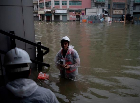 Typhoon Mangkhut makes landfall in Southeast Asia as largest storm this year